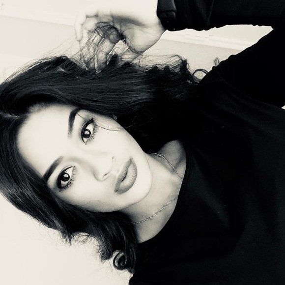 Brandy Melville Cropped Sweater - Picture 3 of 5